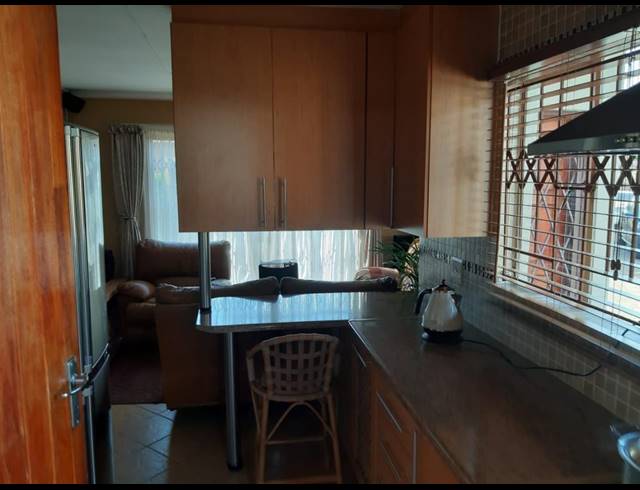 3 BEDROOM HOUSE SOLD IN THE ORCHARDS